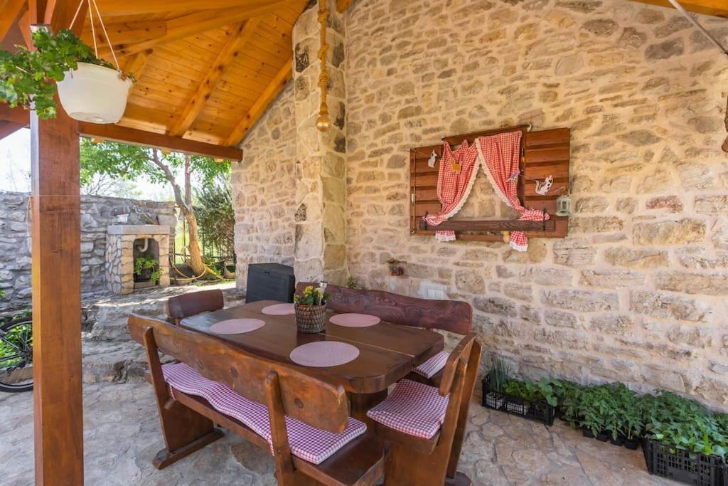 Peaceful House In Nature Nearby National Park Krka Bristane Buitenkant foto