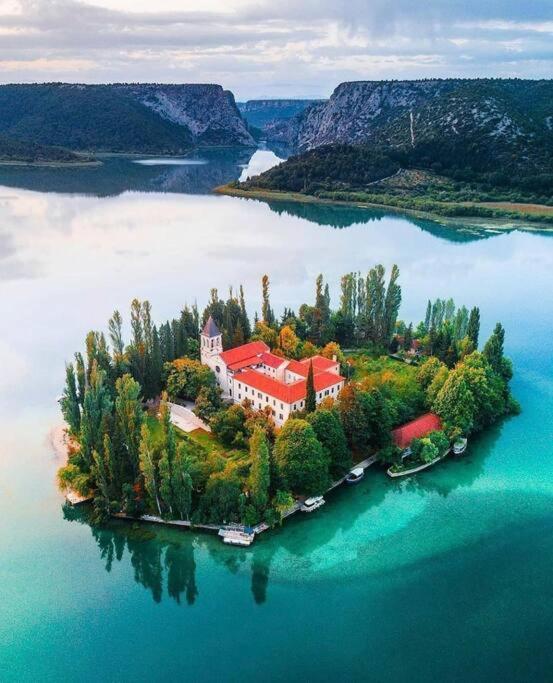 Peaceful House In Nature Nearby National Park Krka Bristane Buitenkant foto